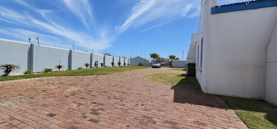 7 Bedroom Property for Sale in Middedorp Western Cape